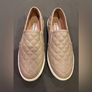 Preowned Steve Madden slip on sneakers